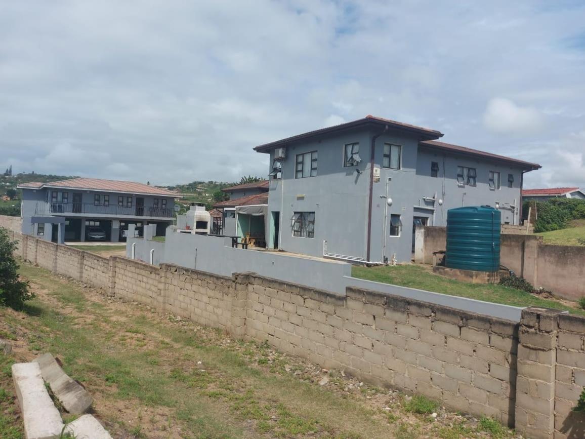 Hlophe'S Place Hotel Hibberdene Exterior photo